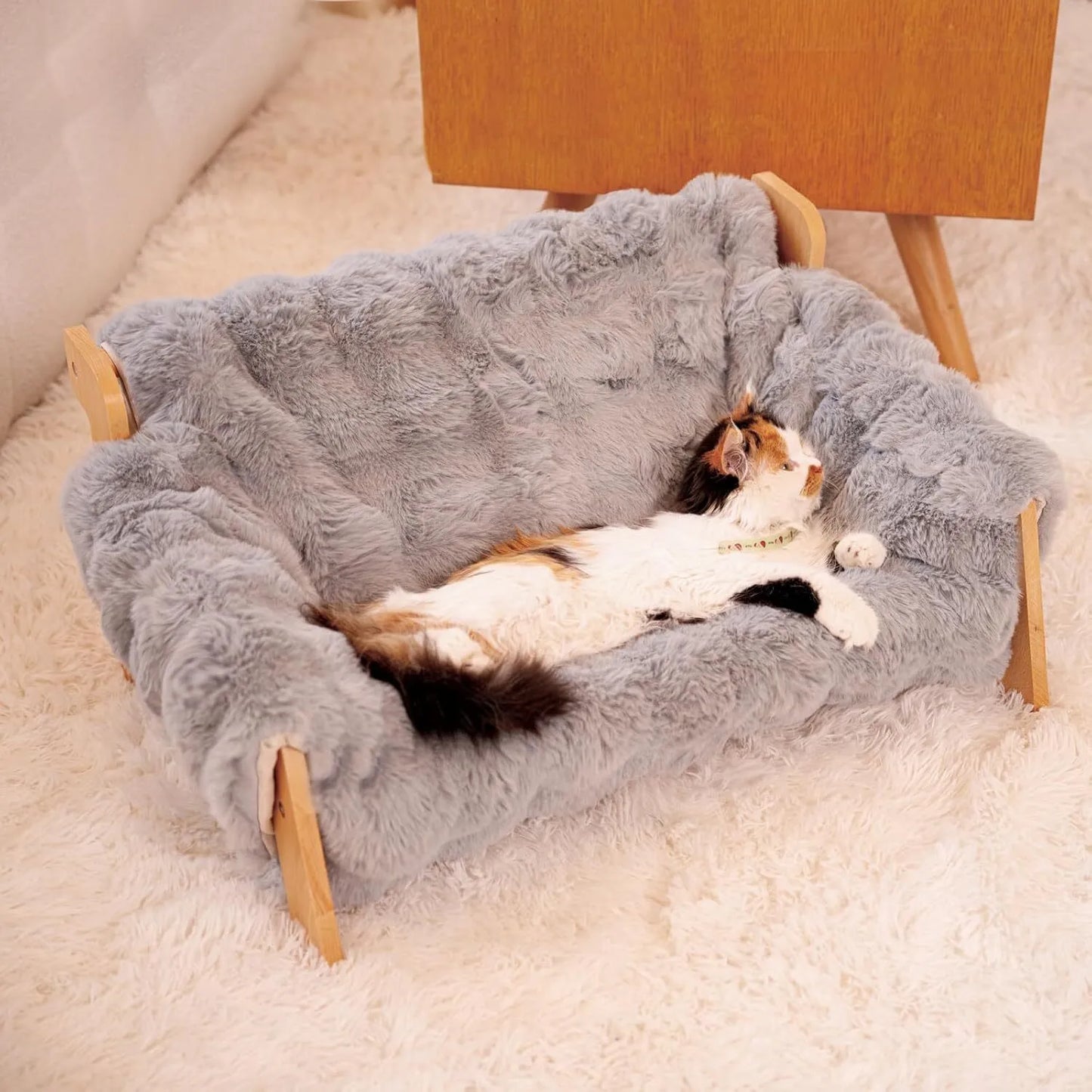 Indoor cat-specific elevated cat bed