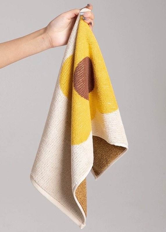 Cute Whimsical Sunflower Bath Towel - Ultra Soft & Absorbent Staple Cotton - Zoanne