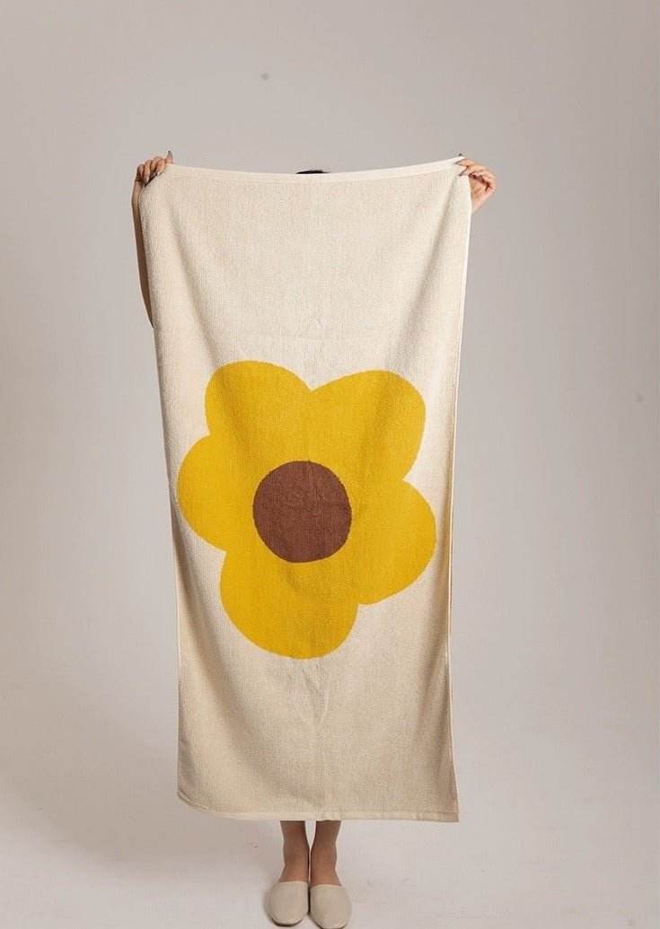 Cute Whimsical Sunflower Bath Towel - Ultra Soft & Absorbent Staple Cotton - Zoanne